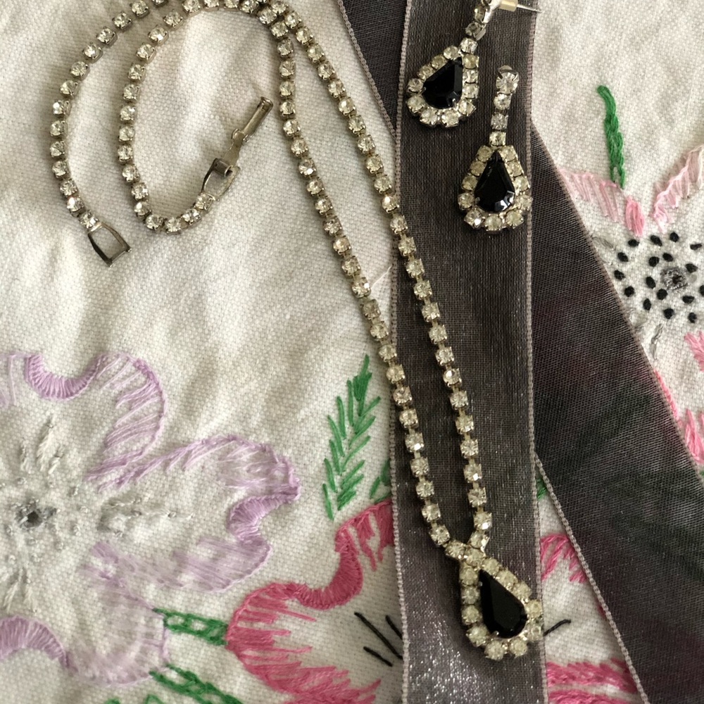 Necklace & Earring Set. - Picture 2 of 3
